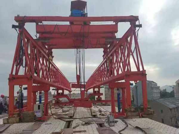 江苏南京豫中架桥机厂家辅助导梁式案例
