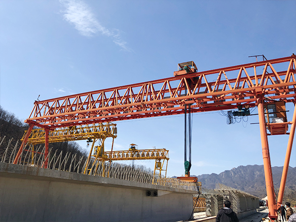 新疆克拉玛依8吨龙门吊厂家出租40米/180吨公路架